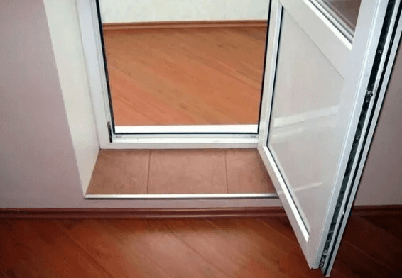 PVC profile threshold