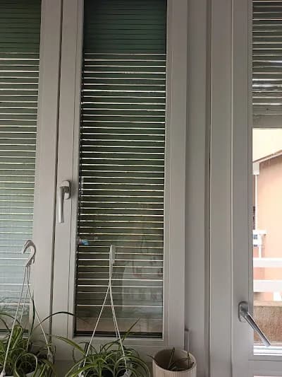 Ferestre Valent în Lipomo, Italia